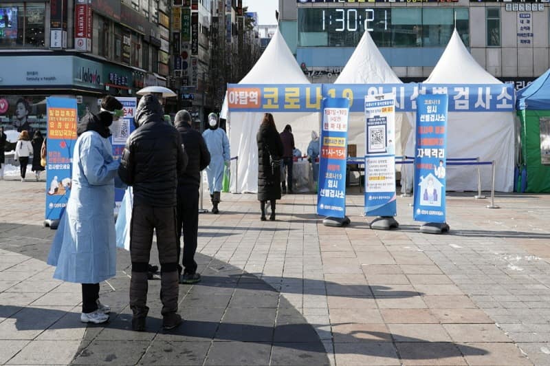 분당구보건소-성남시 야탑역 광장 임시선별검사소(2021년 1월).jpg