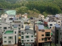 기후에너지과-태양광 발전설비 설치한 성남지역 주택가.jpg width: 200px; height : 150px