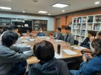 성남동성당 기쁨샘카페에서 긴급회의를 개최하는 성남시의료원 시민공대위.jpg