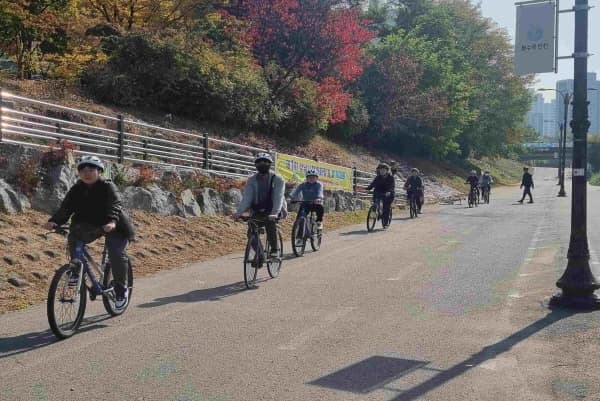 20231109 성남시청소년재단, 자전거 타며 탄소중립 실천하는 청소년들.jpg