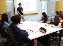 미래산업과- 파스퇴르 주니어 과학교실에 참여해 강의를 듣고있는 학생들 .jpg width: 200px; height : 150px