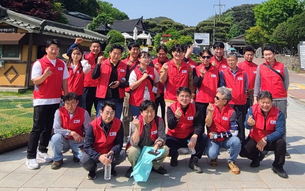 LG유플러스 임직원, 남한산성 일대에서 환경정화 활동 펼쳐.jpg