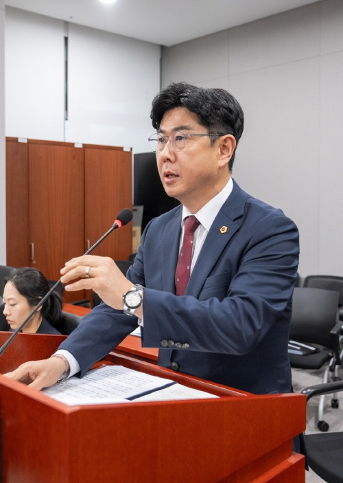 240918 윤충식 의원, ‘경기도 클라우드컴퓨팅산업 육성 및 지원 조례안' 상임위 통과 (1).jpg